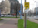Klicken zum Vergroessern Rechts oder links? Welches Schild ist temporär, welches ist alt?