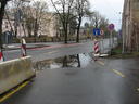 Klicken zum Vergroessern Gehweg wäre trockener.